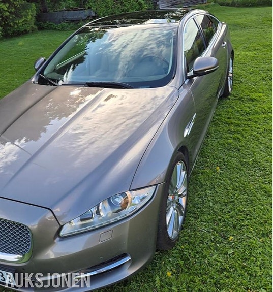 Jaguar XJ 3 of 25