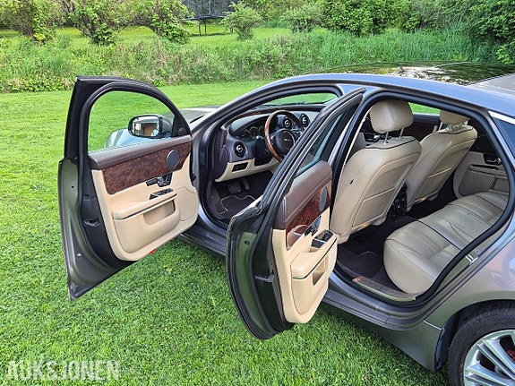 Jaguar XJ 20 of 25