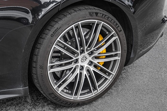 Porsche Panamera Turbo S 16 of 30