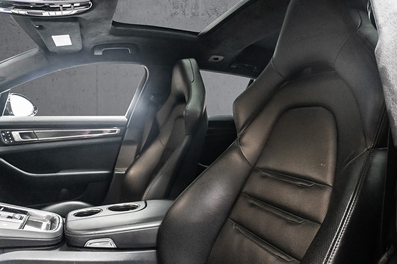 Porsche Panamera Turbo S 18 of 30