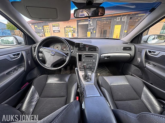 Volvo S60 4 of 5