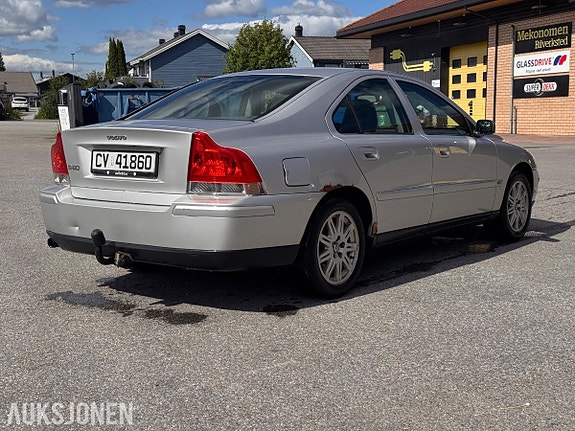 Volvo S60 2 of 5