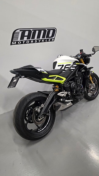 Triumph Street Triple Moto2 3 of 17