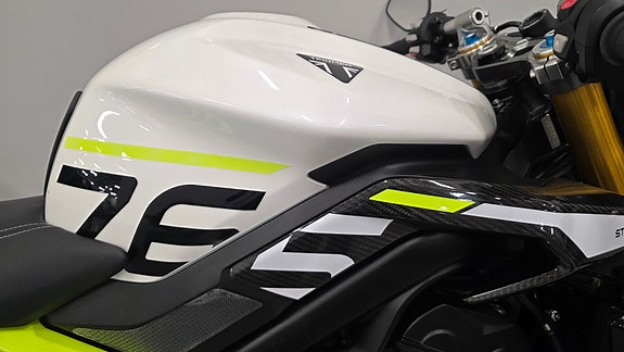 Triumph Street Triple Moto2 14 of 17