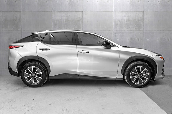 Lexus RZ450e 6 of 27