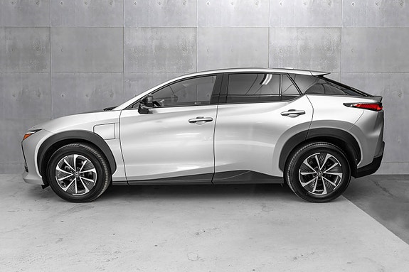 Lexus RZ450e 2 of 27