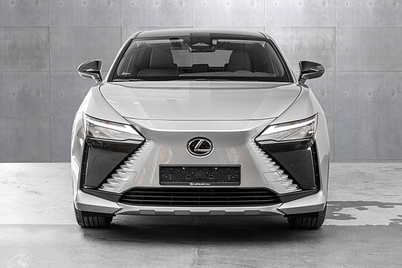 Lexus RZ450e 8 of 27
