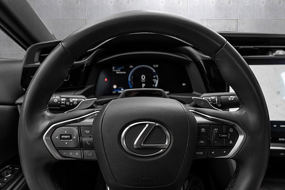 Lexus RZ450e 16 of 27