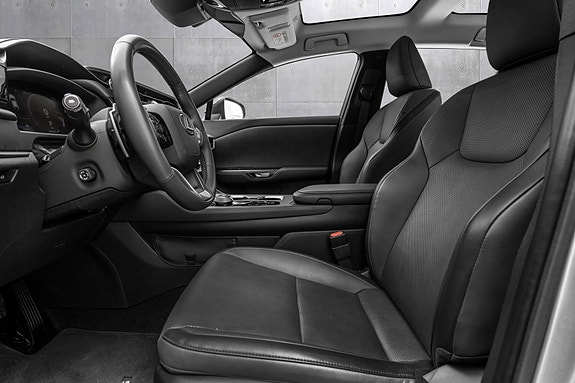 Lexus RZ450e 10 of 27