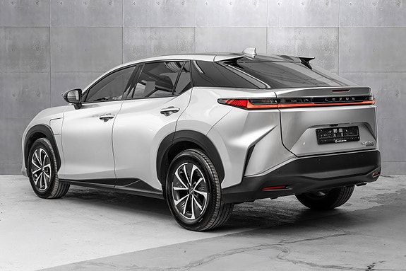 Lexus RZ450e 3 of 27