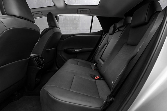 Lexus RZ450e 14 of 27
