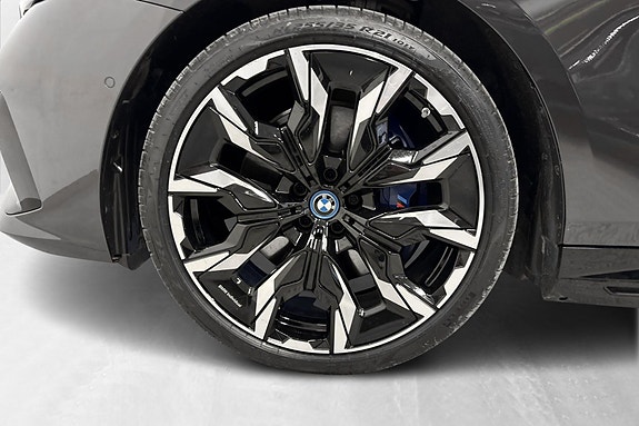BMW i5 23 of 24