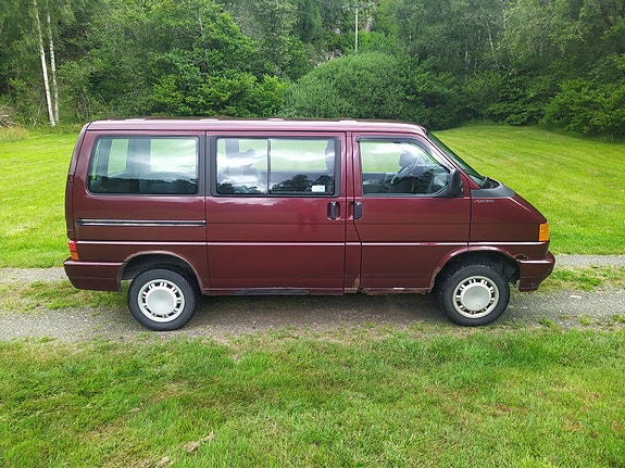 Volkswagen Caravelle 3 of 5