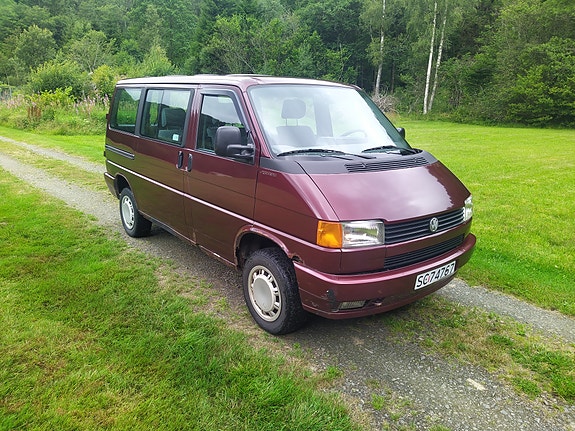 Volkswagen Caravelle 4 of 5