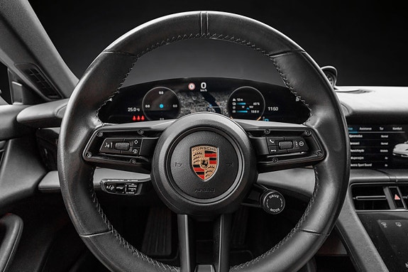 Porsche Taycan 19 of 30