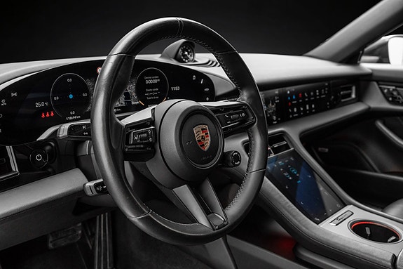 Porsche Taycan 15 of 30