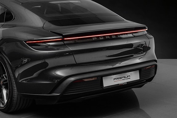 Porsche Taycan 8 of 30