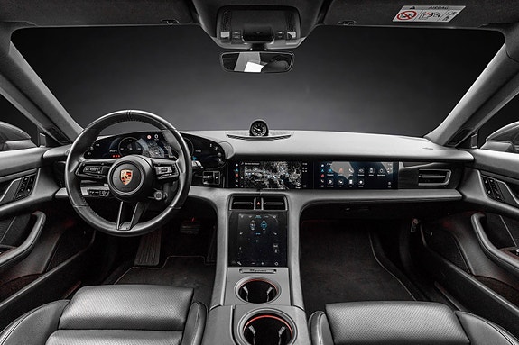 Porsche Taycan 18 of 30