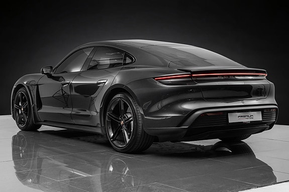 Porsche Taycan 6 of 30