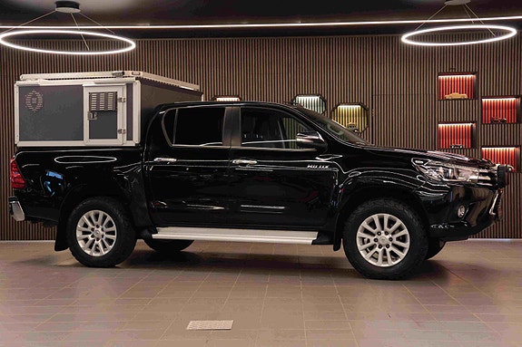 Toyota HiLux 2 of 30