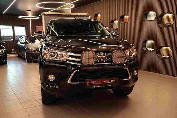 Toyota HiLux 4 of 30
