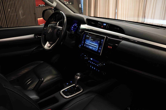 Toyota HiLux 27 of 30