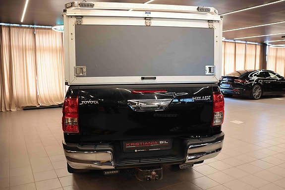 Toyota HiLux 6 of 30