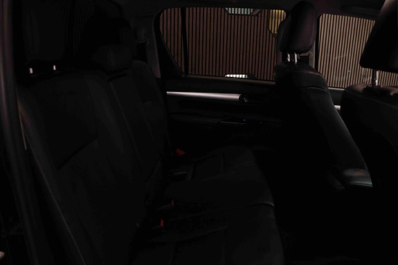 Toyota HiLux 25 of 30