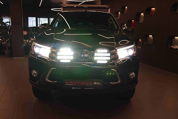 Toyota HiLux 17 of 30