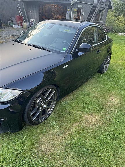 BMW 135i 3 of 5