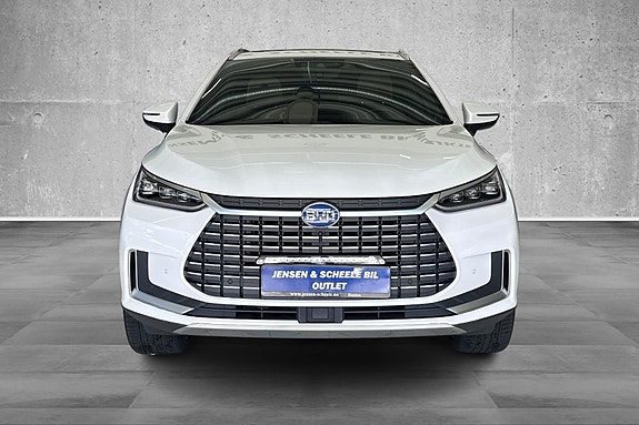 BYD Tang 2 of 5