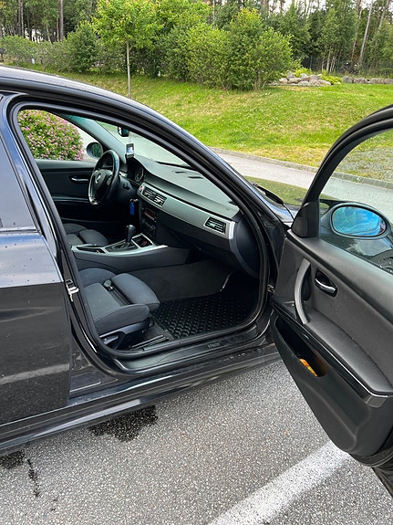 BMW 320d 8 of 14