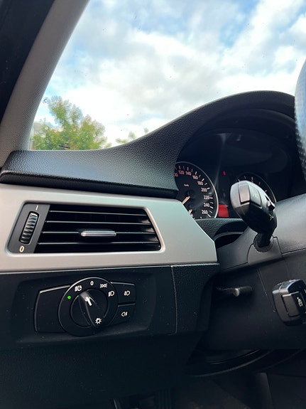 BMW 320d 11 of 14