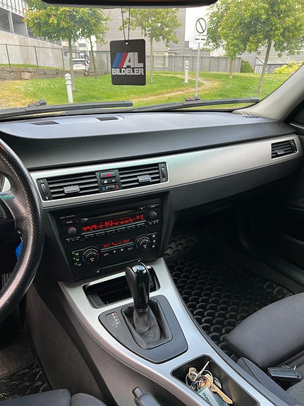 BMW 320d 14 of 14