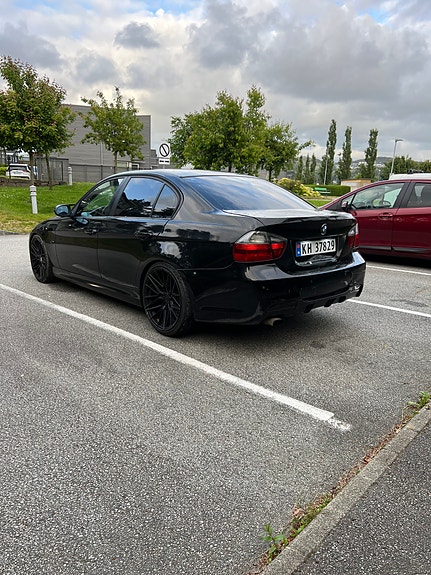 BMW 320d 4 of 14