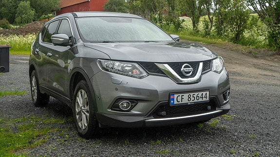Nissan X-Trail 3 of 5