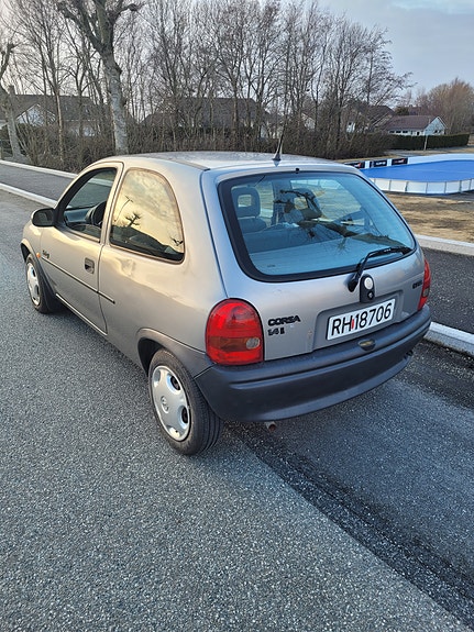 Opel Corsa 4 of 17