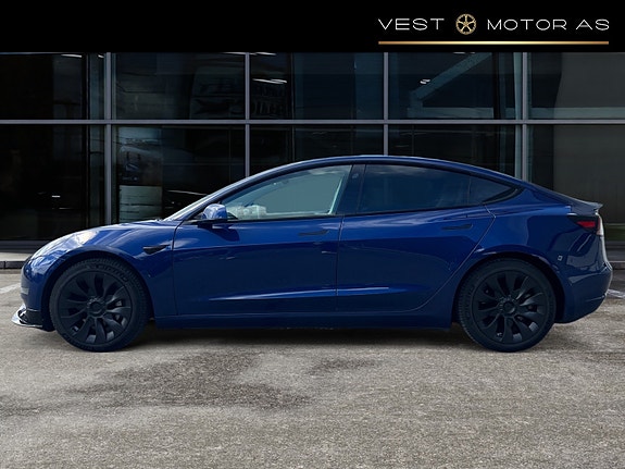 Tesla Model 3 4 of 5