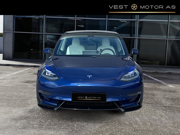 Tesla Model 3 2 of 5