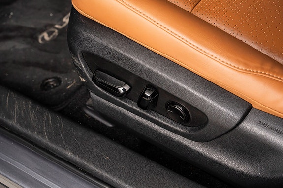 Lexus UX300e 19 of 24