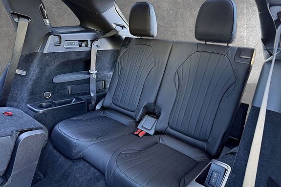 Mercedes-Benz EQS SUV 20 of 30