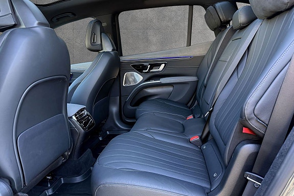 Mercedes-Benz EQS SUV 16 of 30