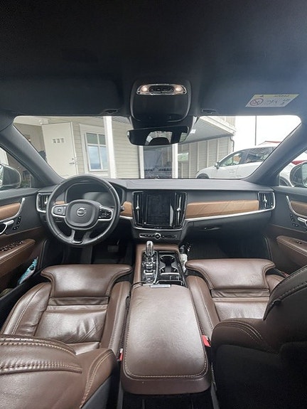 Volvo V90 2 of 14
