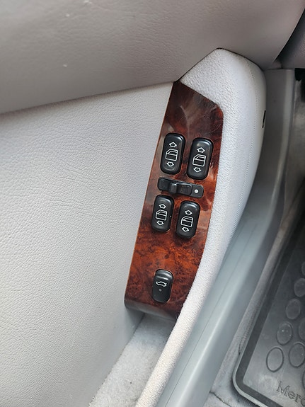 Mercedes-Benz S320 23 of 26