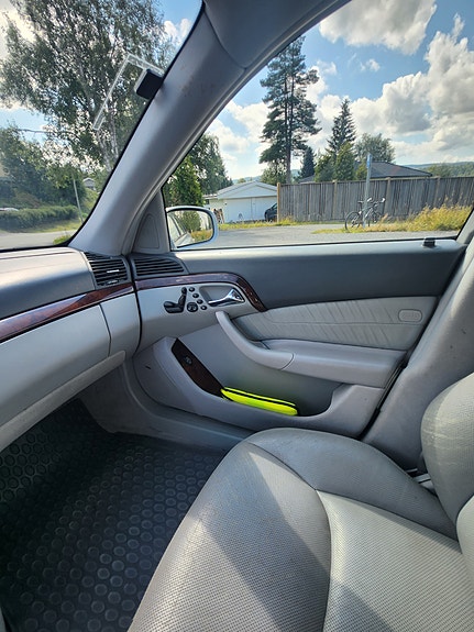 Mercedes-Benz S320 8 of 26