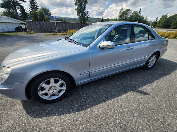 Mercedes-Benz S320 3 of 5