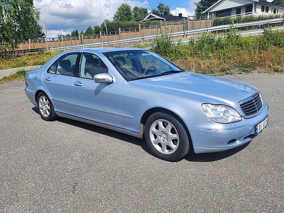 Mercedes-Benz S320 2 of 5