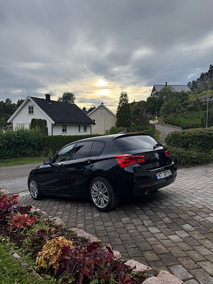 BMW 116i 4 of 5