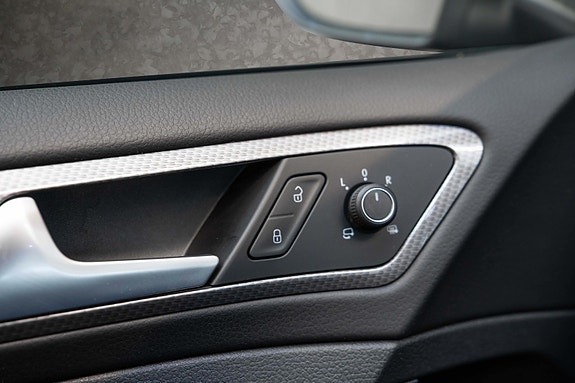 Volkswagen Golf Alltrack 24 of 30