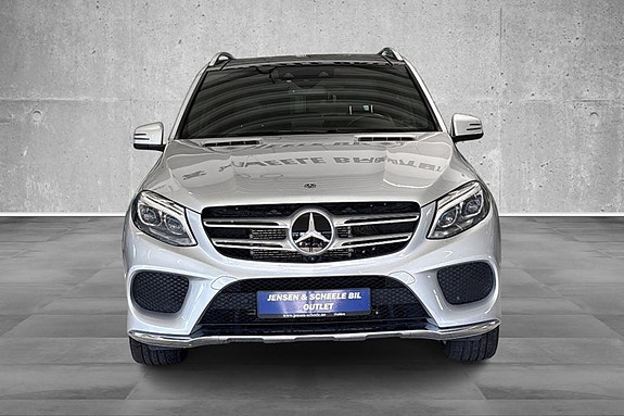 Mercedes-Benz GLE500 e 2 of 5